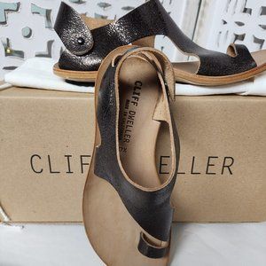 NIB Cydwoq Conquest Minimalist Sandals Color Smog